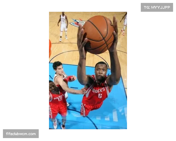 火箭球员亚当斯爆料杜兰特休赛期钓大鱼趣闻引发球迷热议